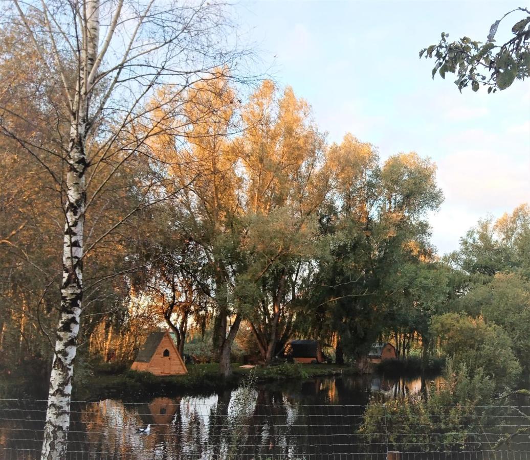 "George'S" Lakeside Wooden Tipi Hotel Clare ภายนอก รูปภาพ